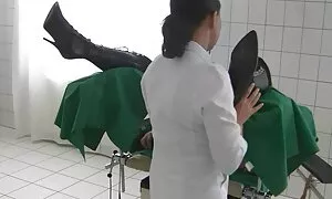 Travesti və həkim. N ...